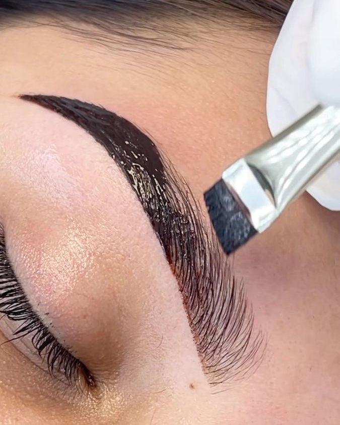 Brows Shaping & Tint